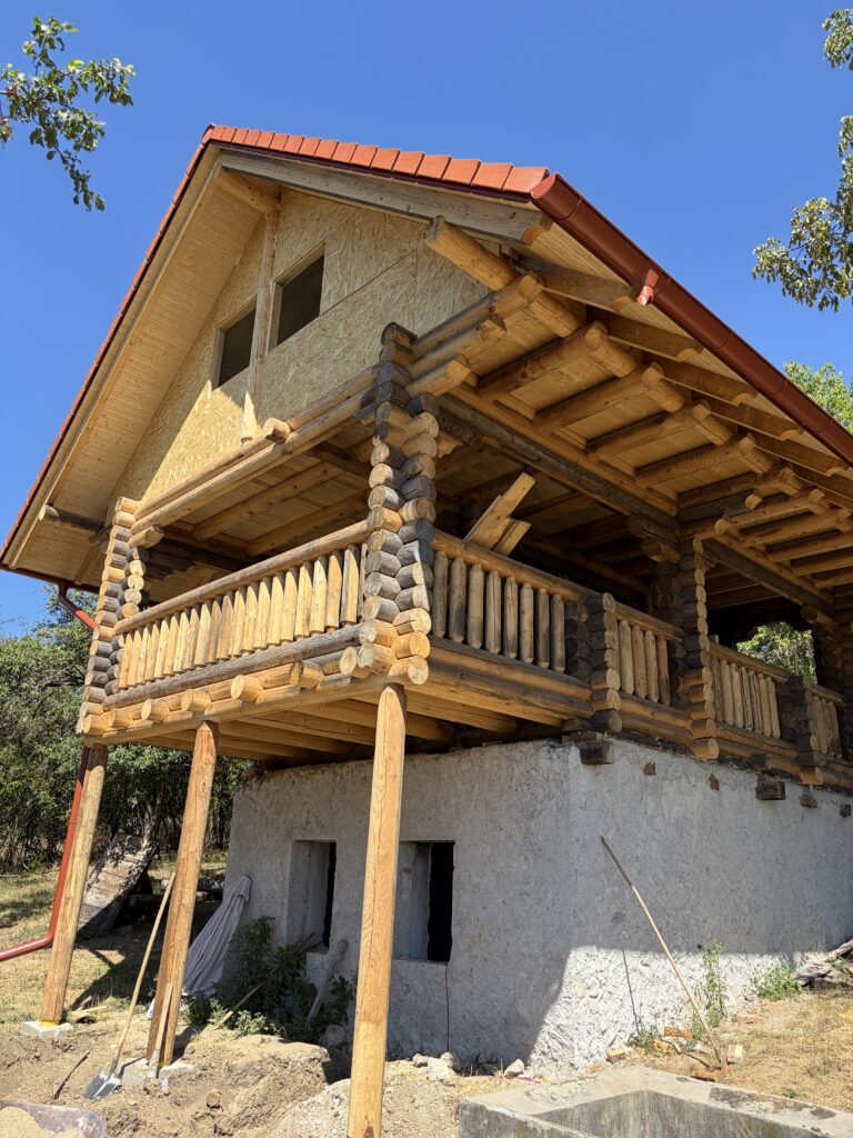 Striekaná izolácia podkrovia chalupy – Veľký Blh